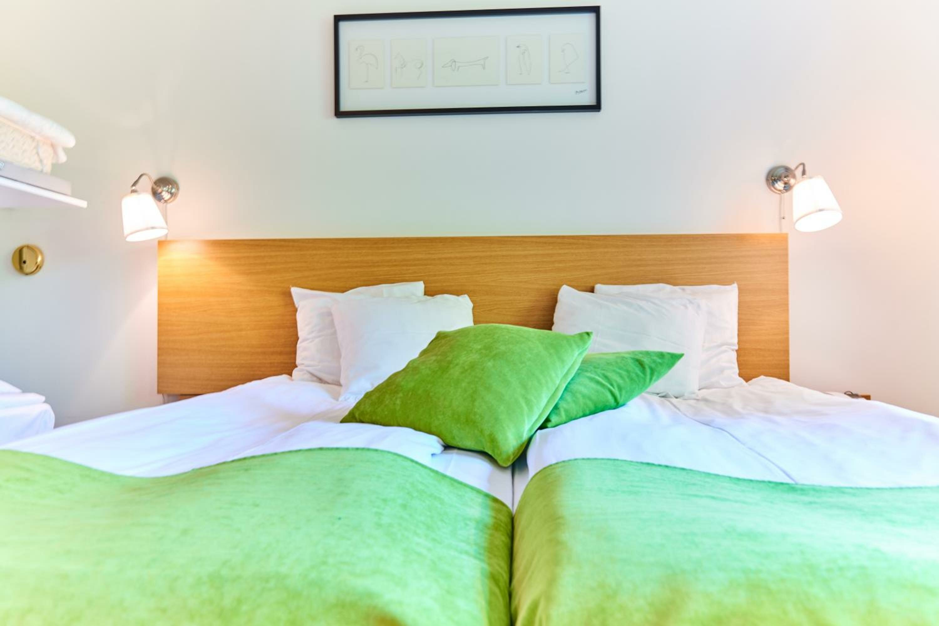 Family Room (2 Adults + 2 Children)