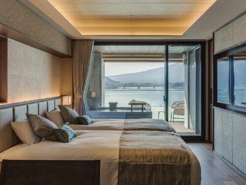 Corner Terrace Twin Room With Open-air Bath (hot Spring) Western-style Room + Dining + Corner Terrace в Shuhokaku Kogetsu