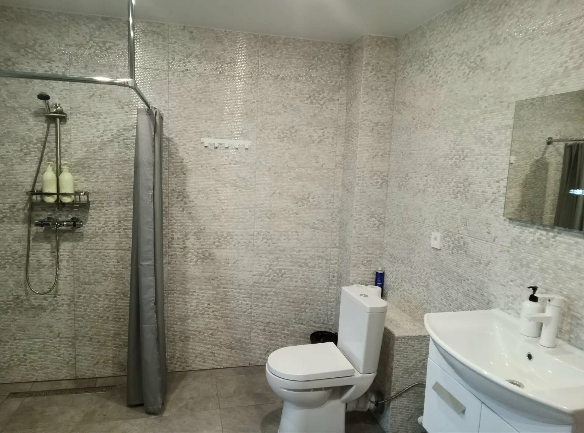 Спальное место на двухъярусной кровати в общем номере для мужчин и женщин