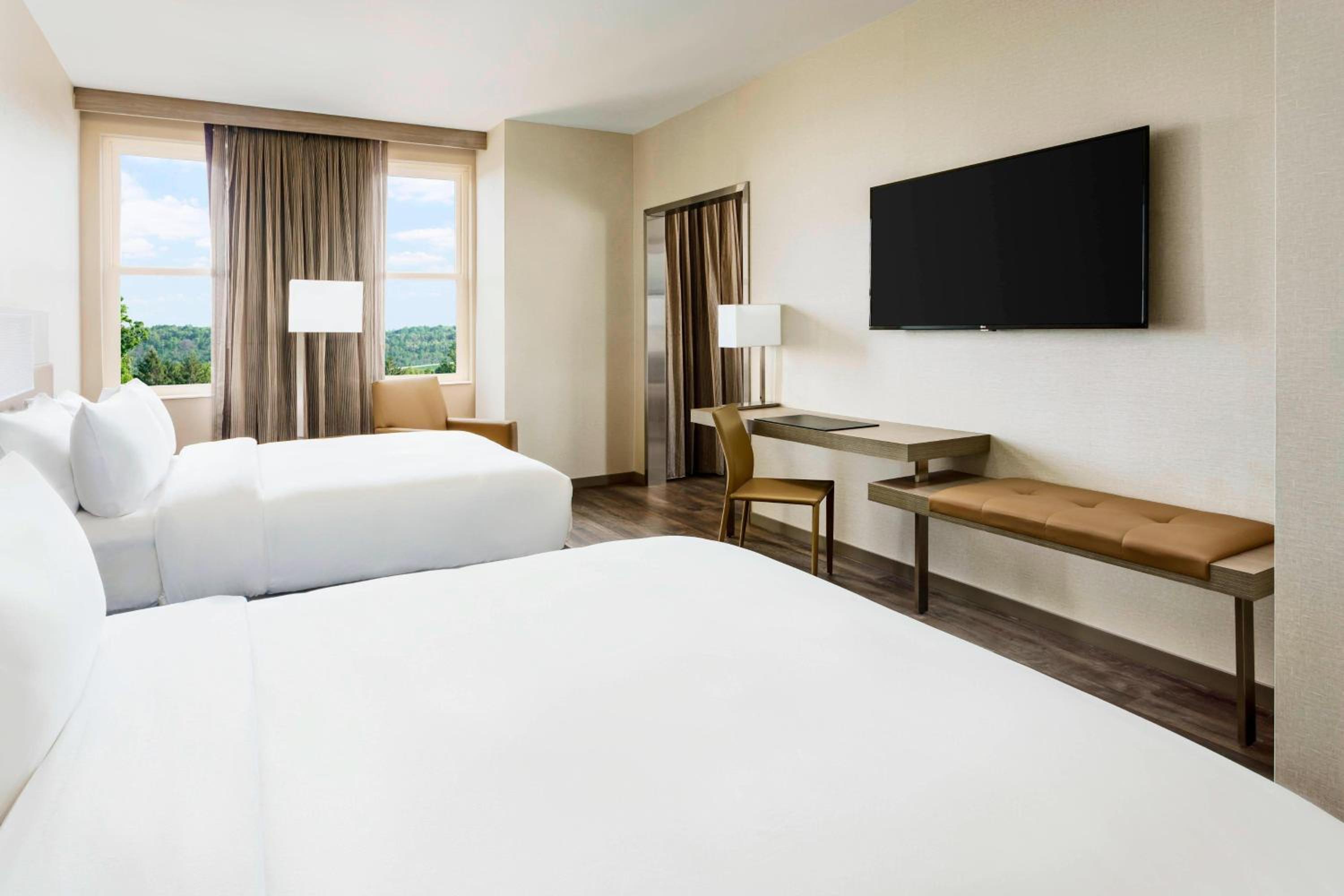 Suite, 2 Queen, Corner room