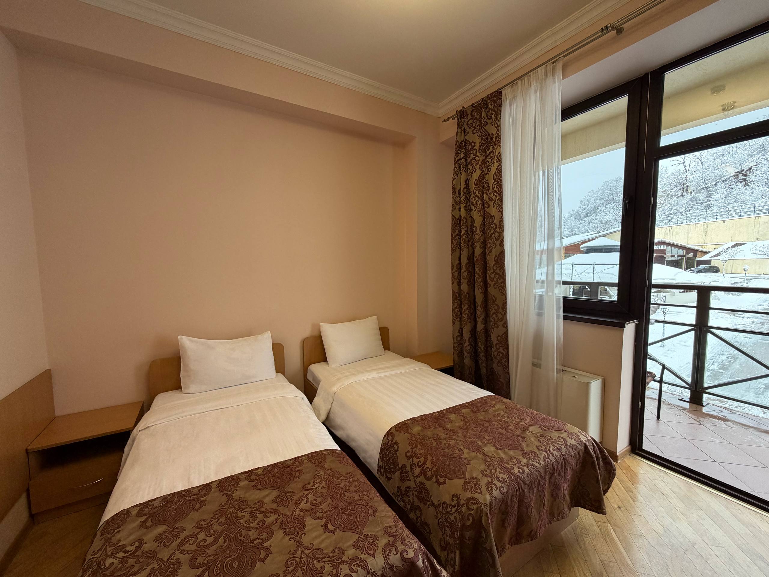 Корпус № 4. Стандарт   с балконом (двуспальная кровать)