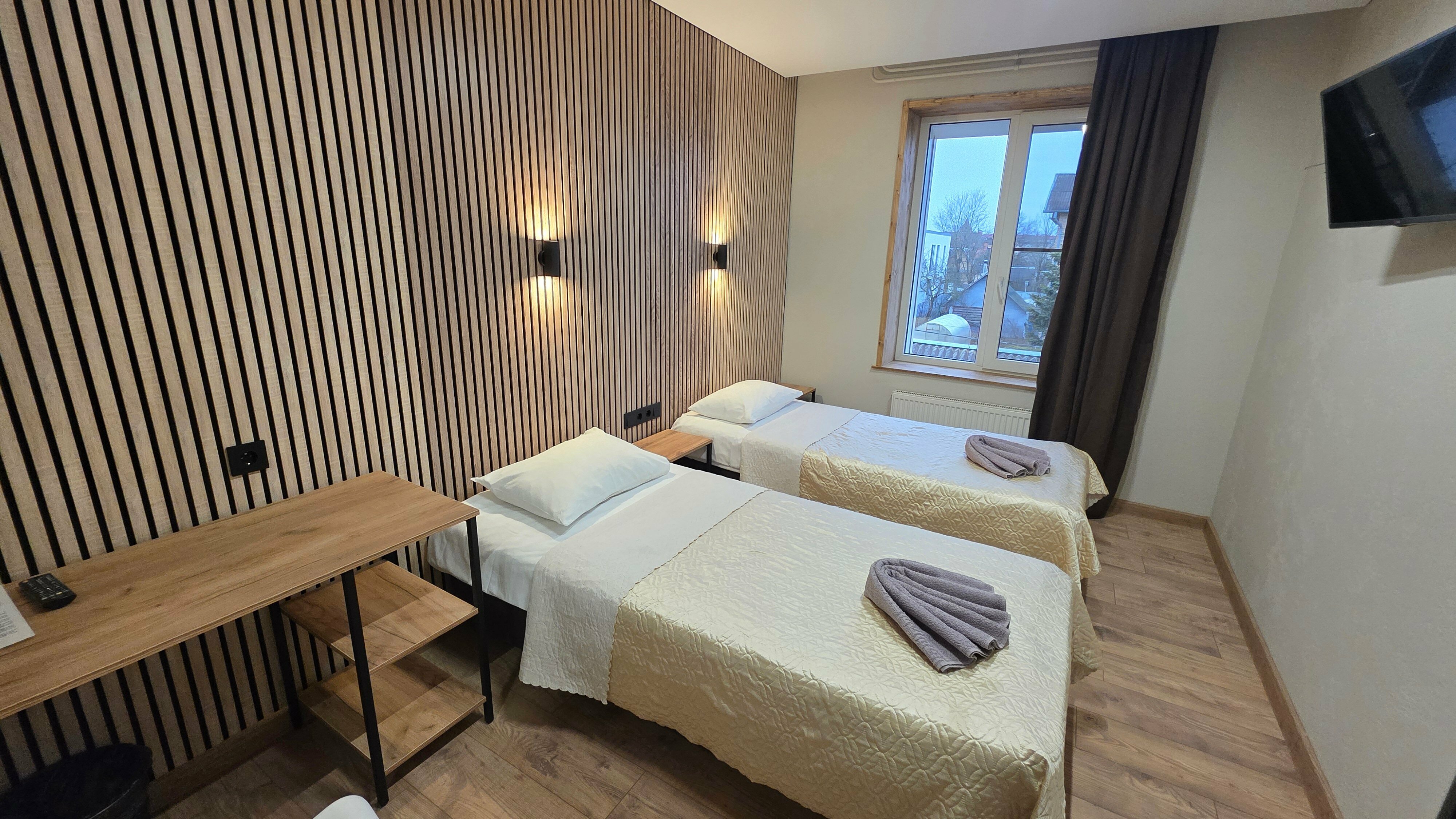 Двухместный номер с 2 отдельными кроватями и общей ванной комнатой