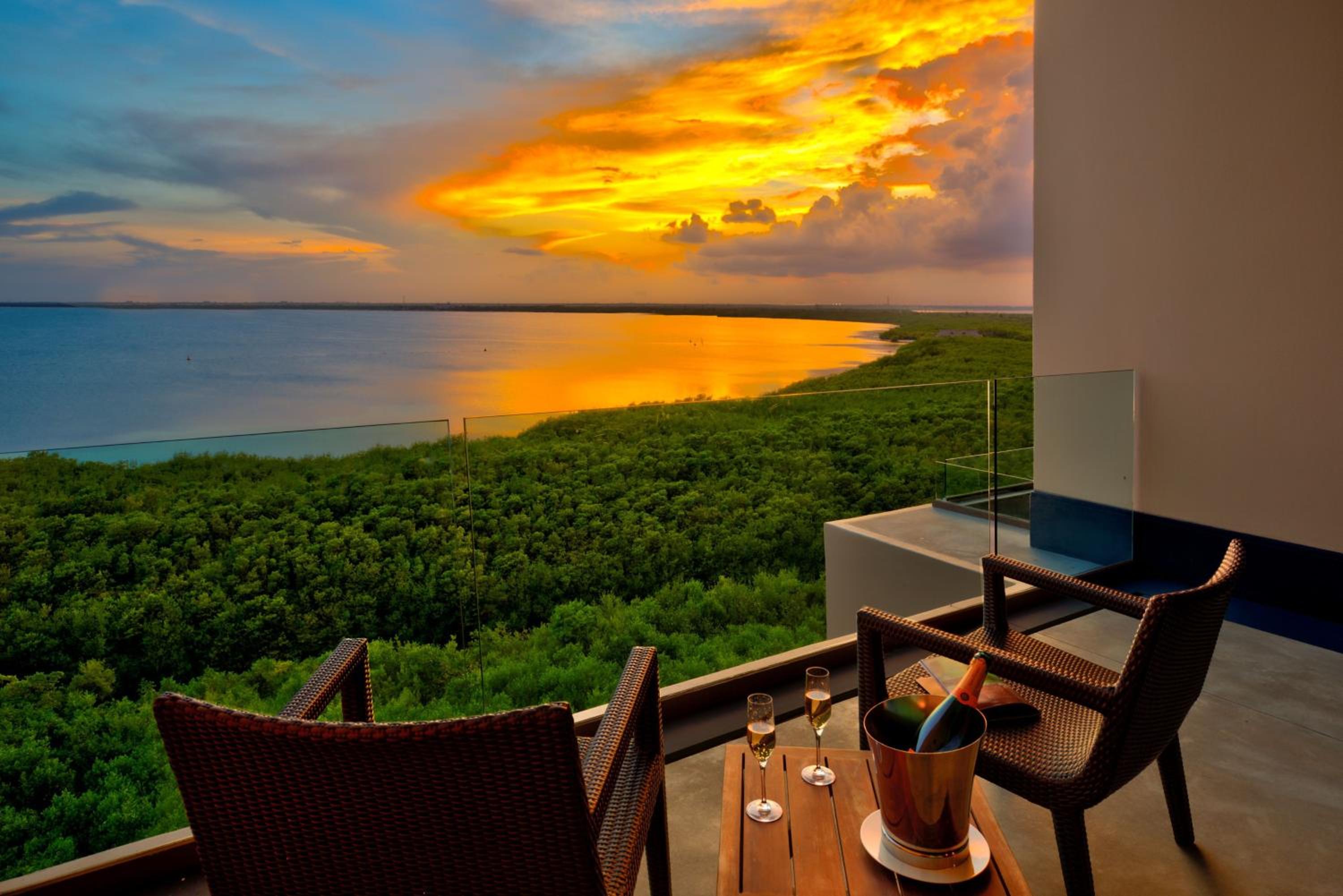 Deluxe King with Ocean View