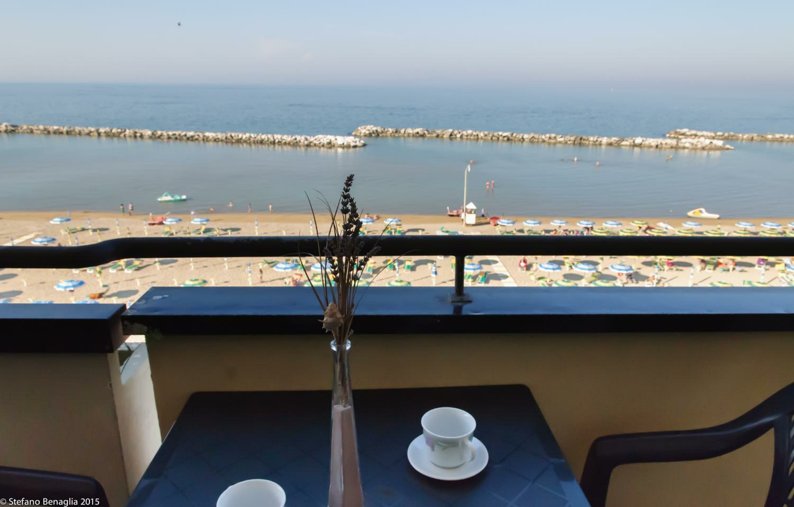 One-Bedroom Apartment Front Sea View  