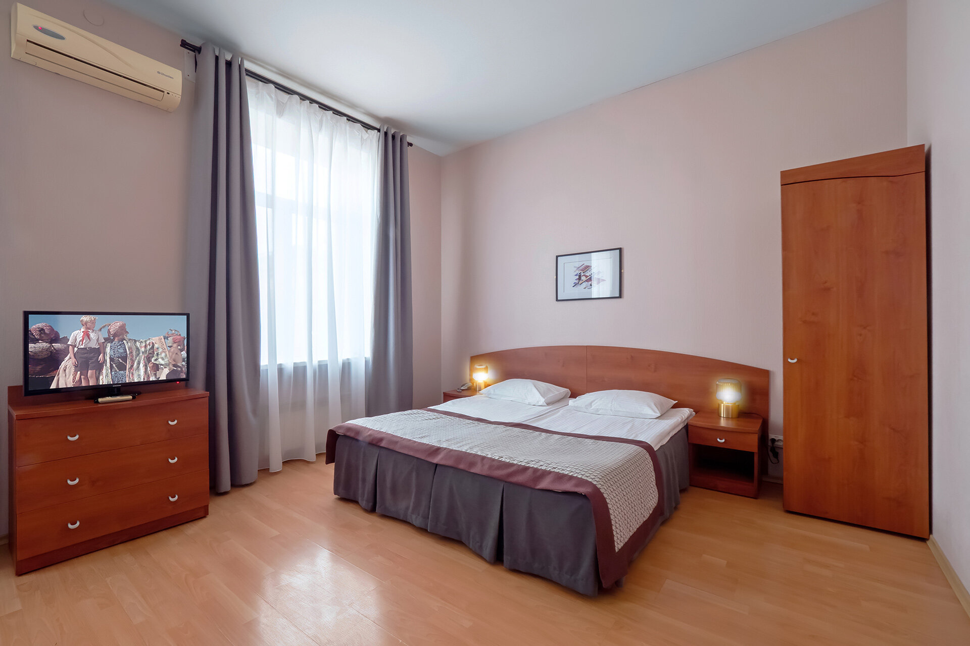 Комфорт двумя отдельными кроватями и диваном