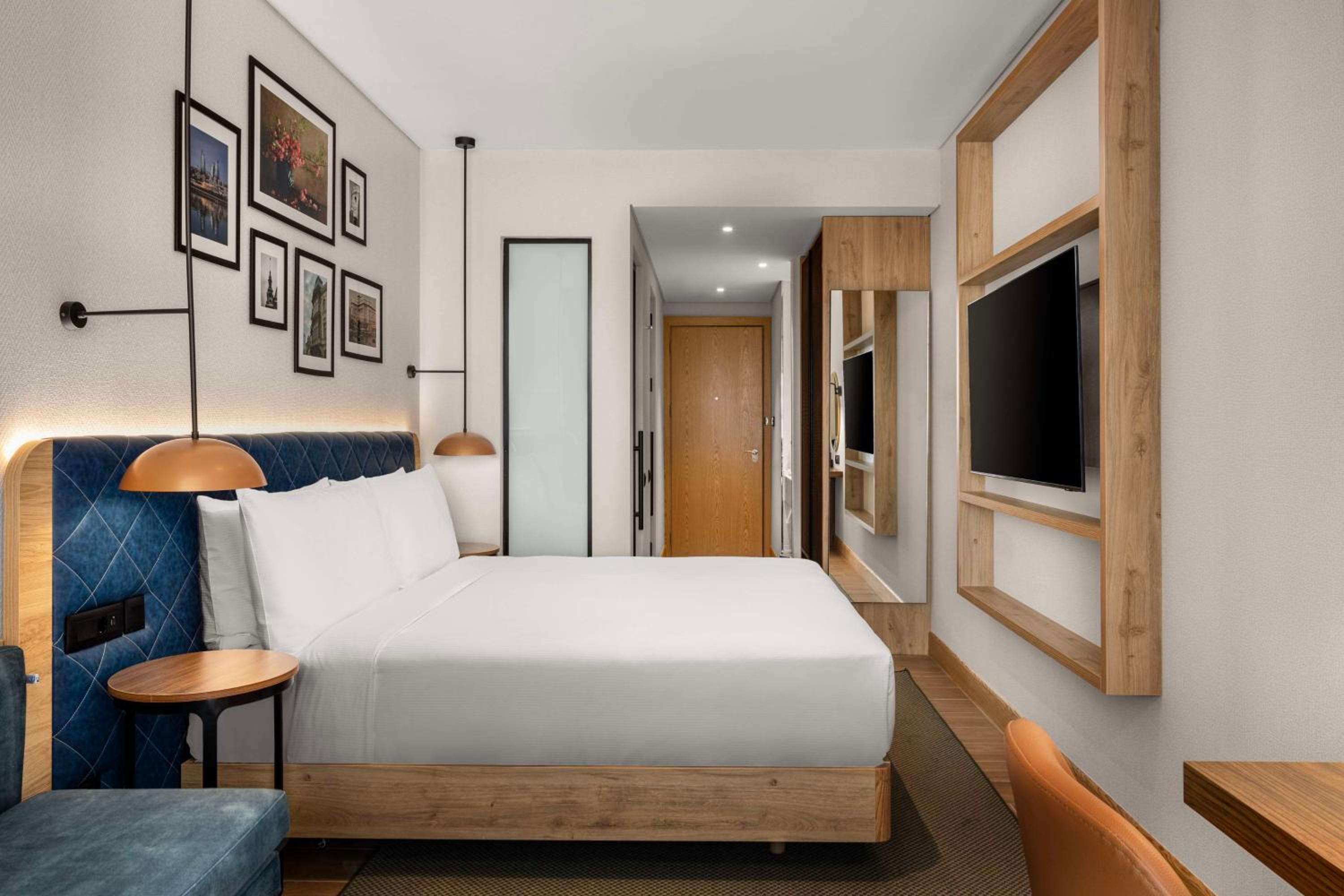 King Room with Sofa Bed and Balcony