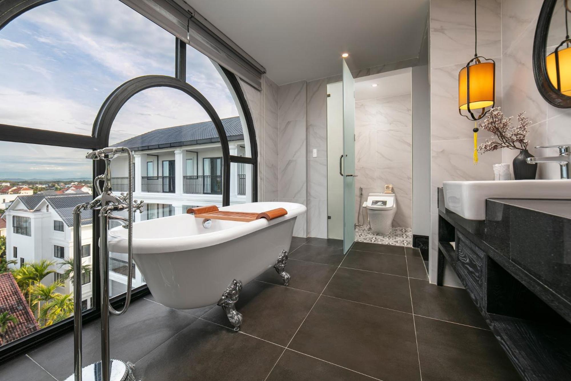 Shining Suite River View 