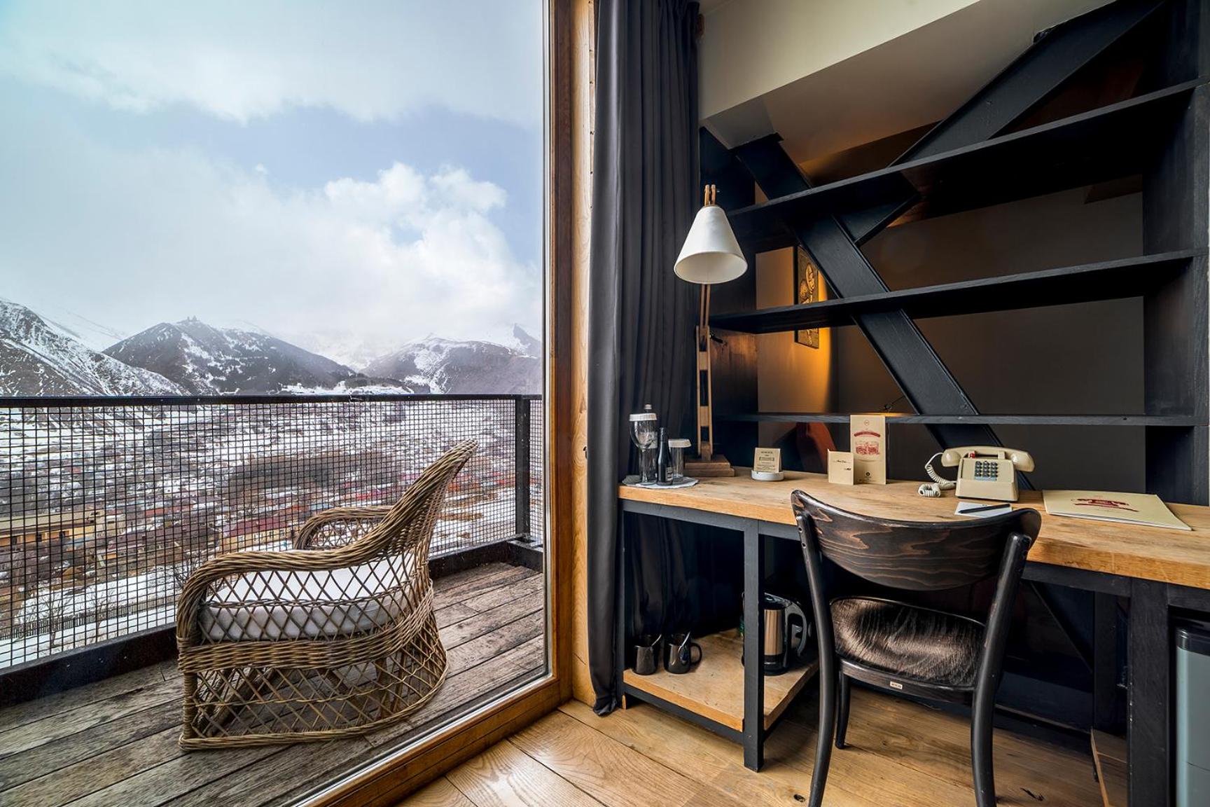 Executive King Room with Mountain View
