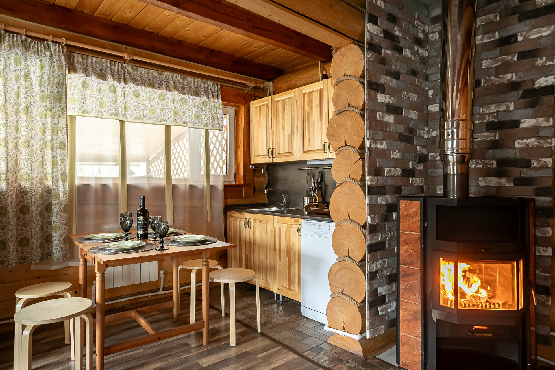 Коттедж вологодский с камином и баней №5