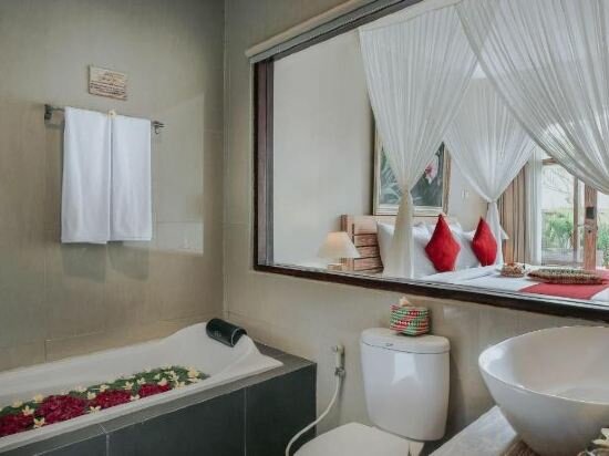 Suite Pool Access
