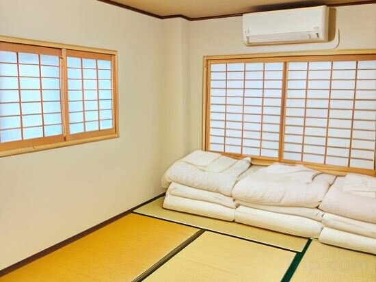 Triple Room With Private Shower And A Toilet(I18)