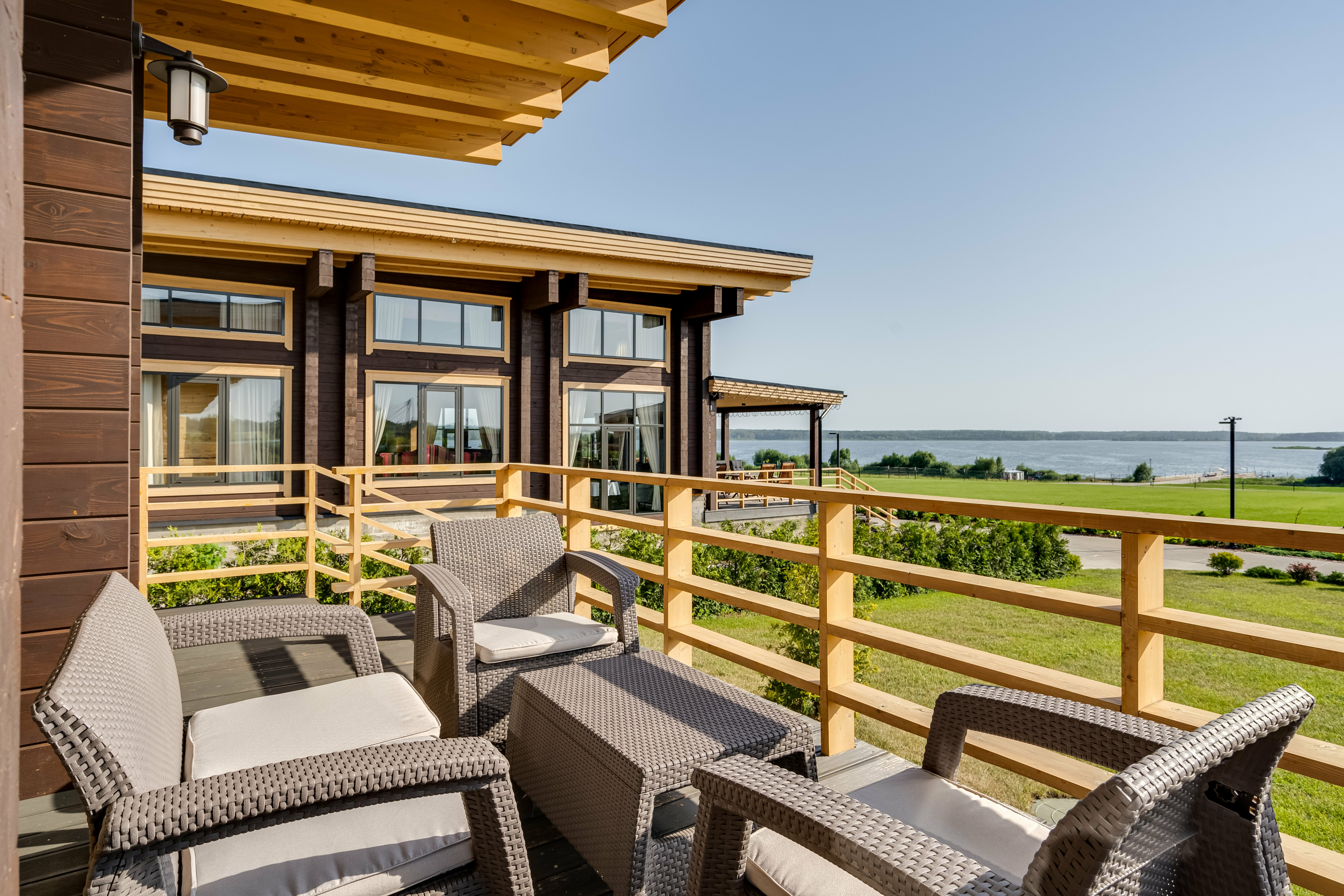 Четырехместный номер с видом на озеро