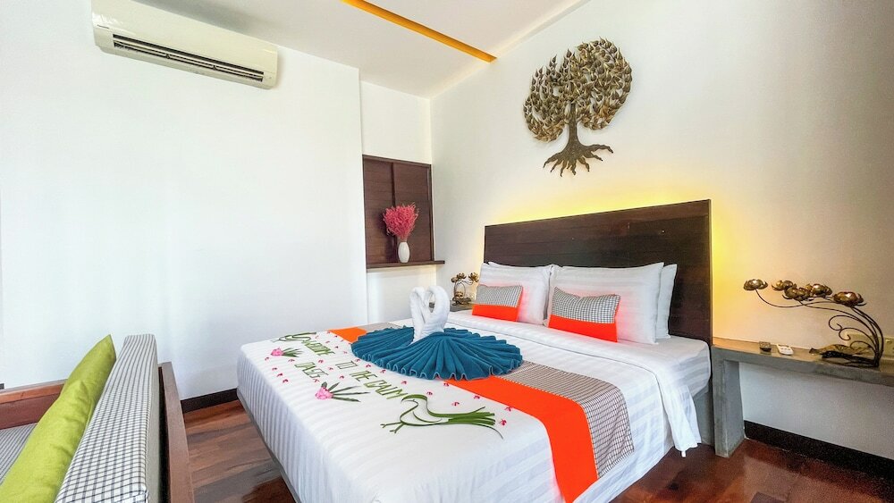 Suite with Bathtub and Terrace