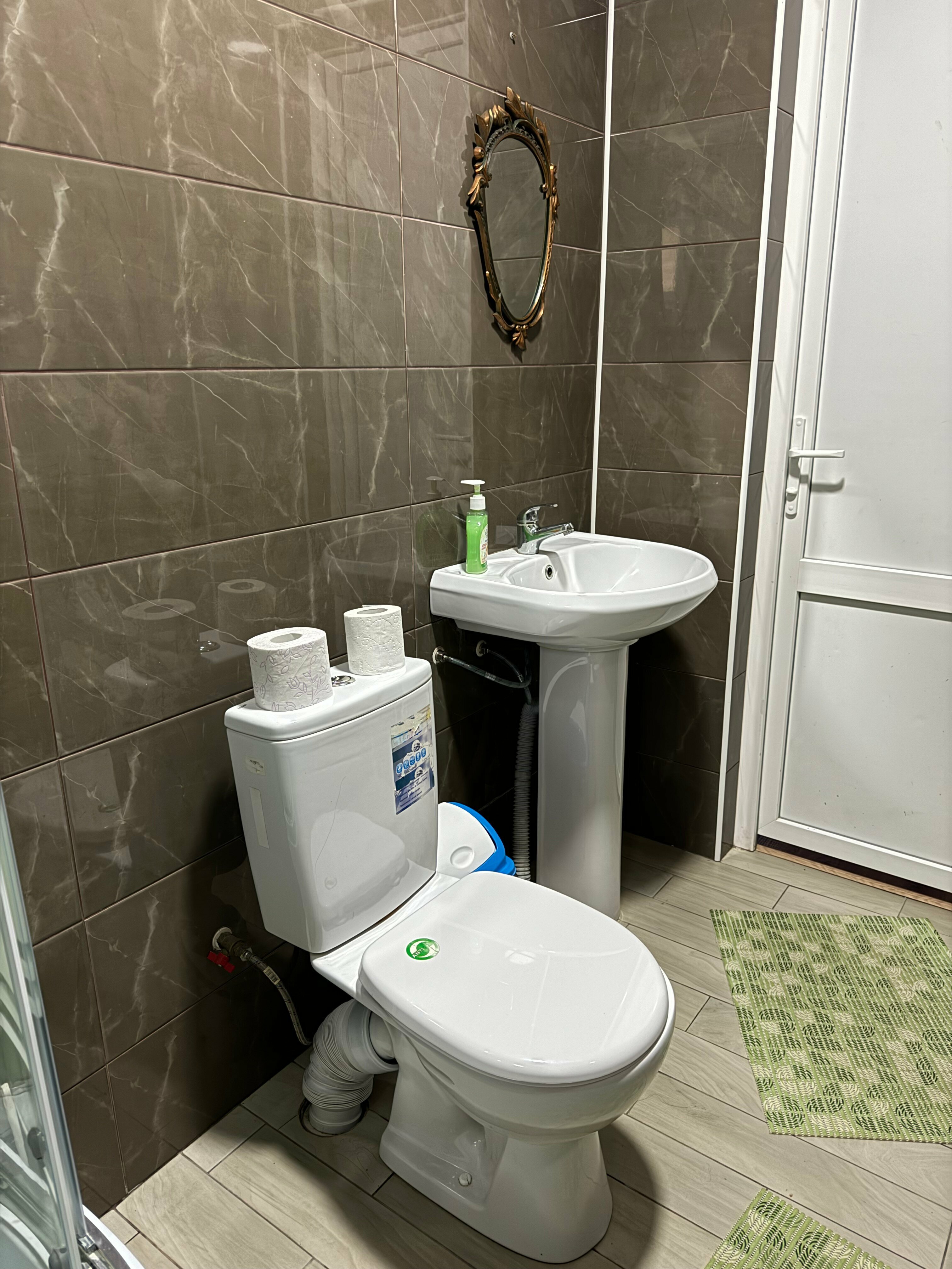 Cемейный номер с собственной ванной комнатой