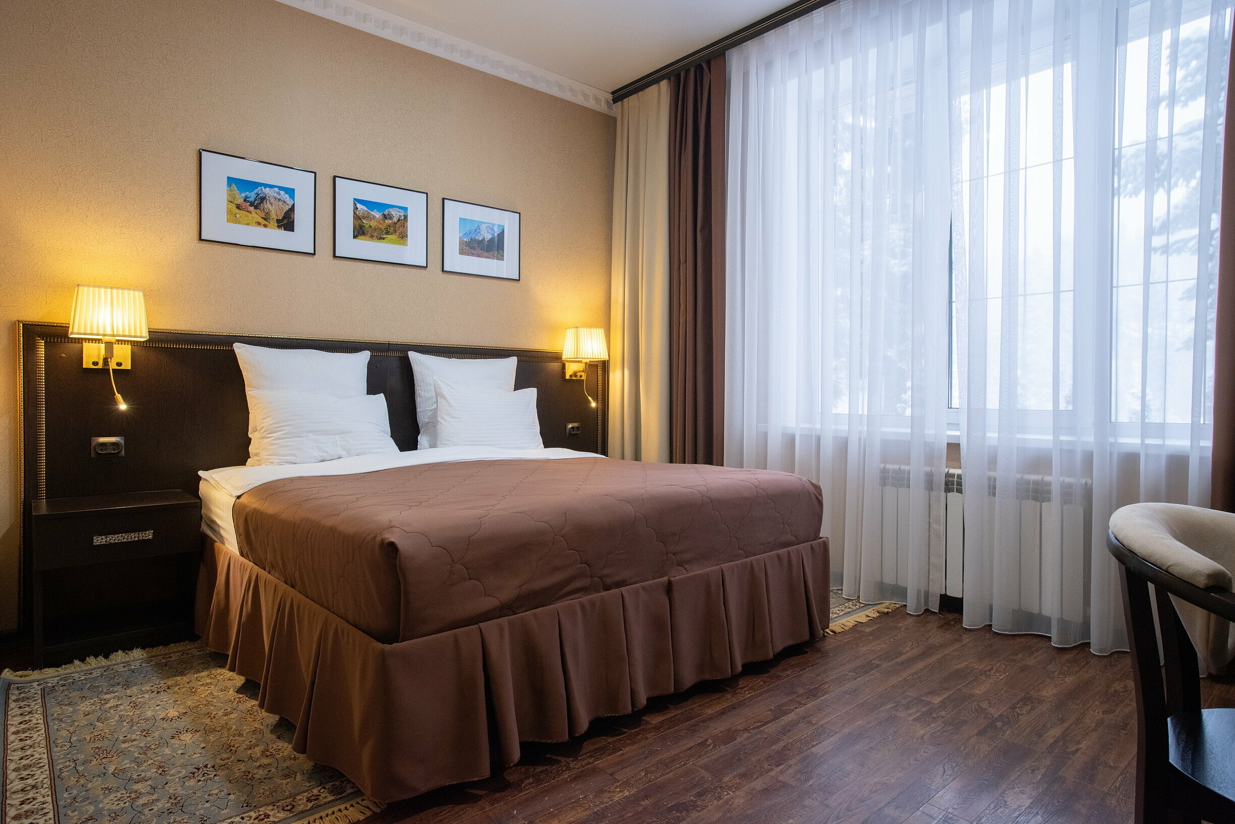 Стандартный двухместный номер с двуспальной кроватью и видом на горы