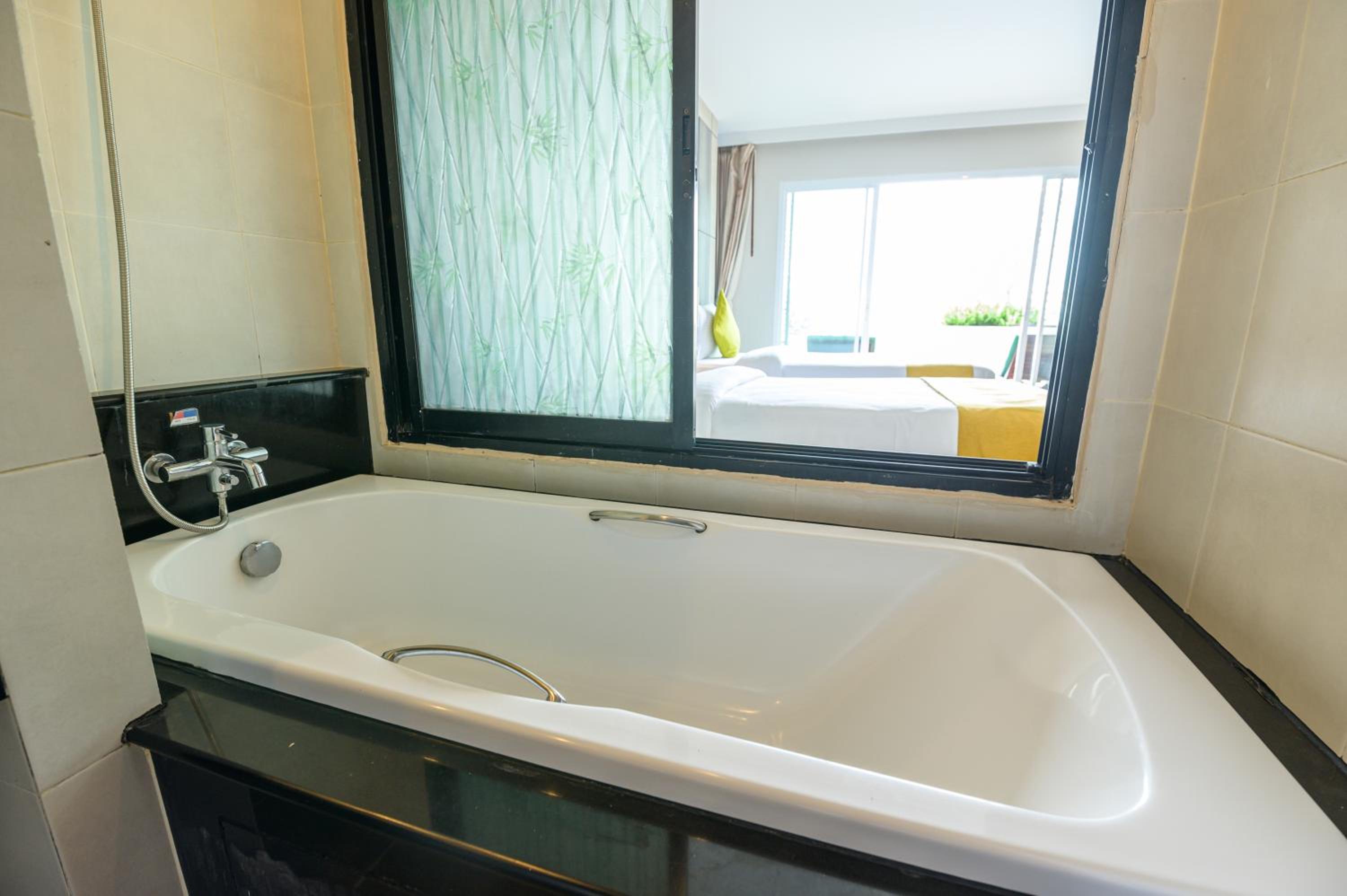 Deluxe Double or Twin Room with Pool Access