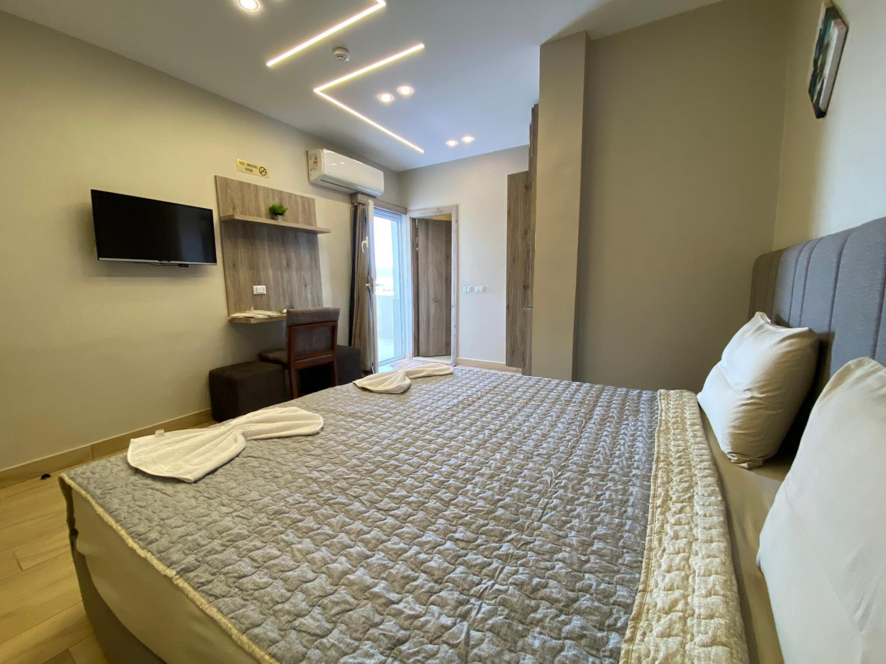 Deluxe King Room with Terrace