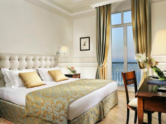 Superior Room with Sea View and Balcony
