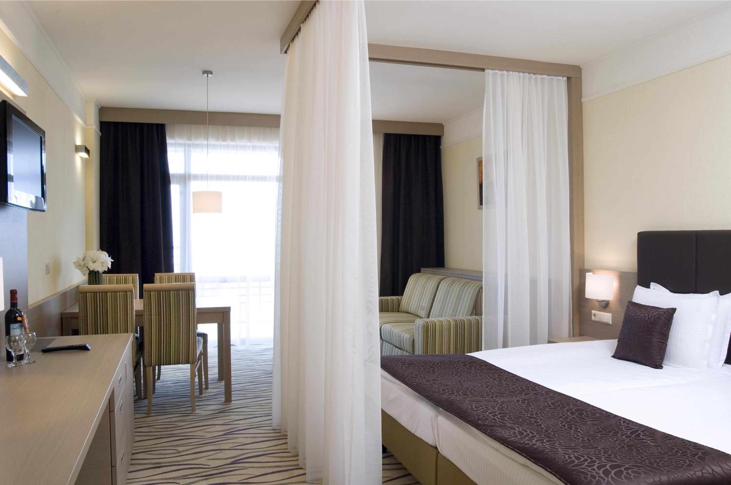 Executive Studio with Free SPA Zone Access