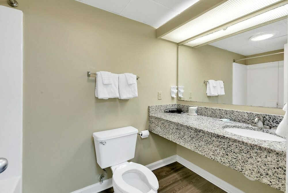 Oceanfront 1 Bedroom Suite with Balcony and Full Kitchen