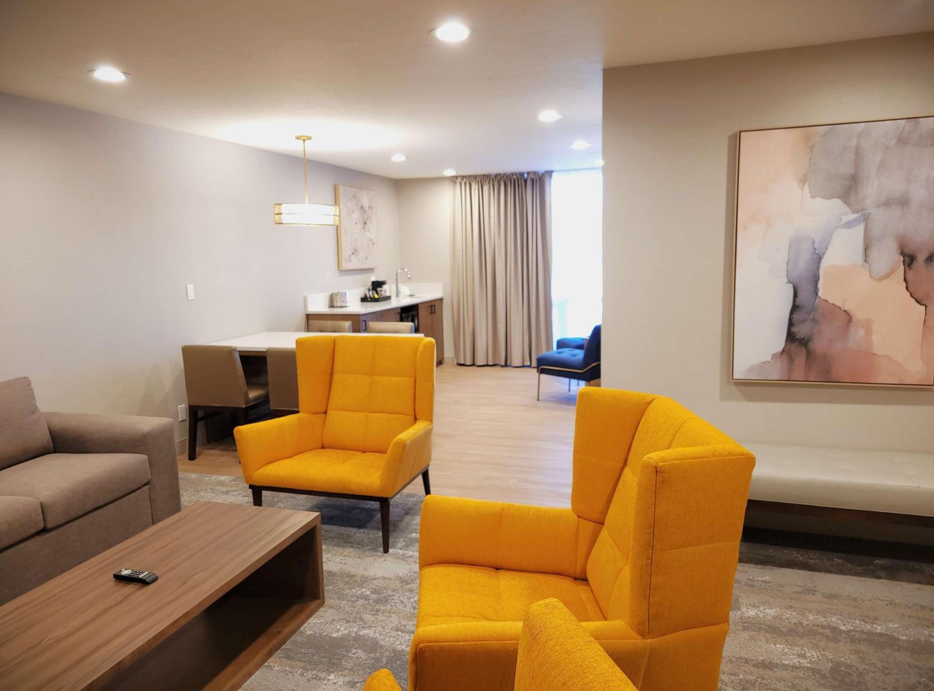 One-Bedroom Queen Suite with Two Queen Beds, Sofa Bed, Spa Bath and Living Room - Non-Smoking