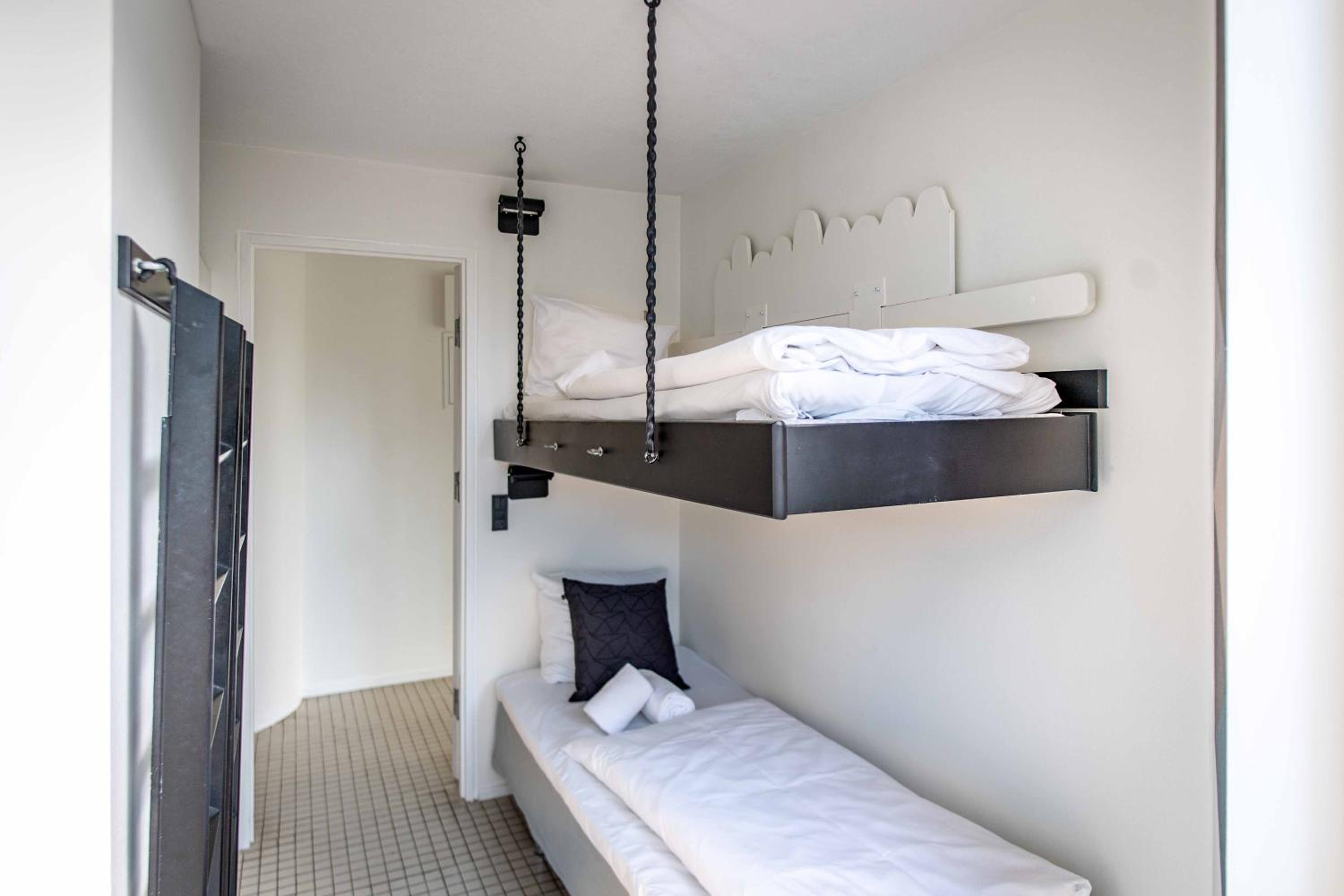 Apartment for 6 people with Partial Lake View