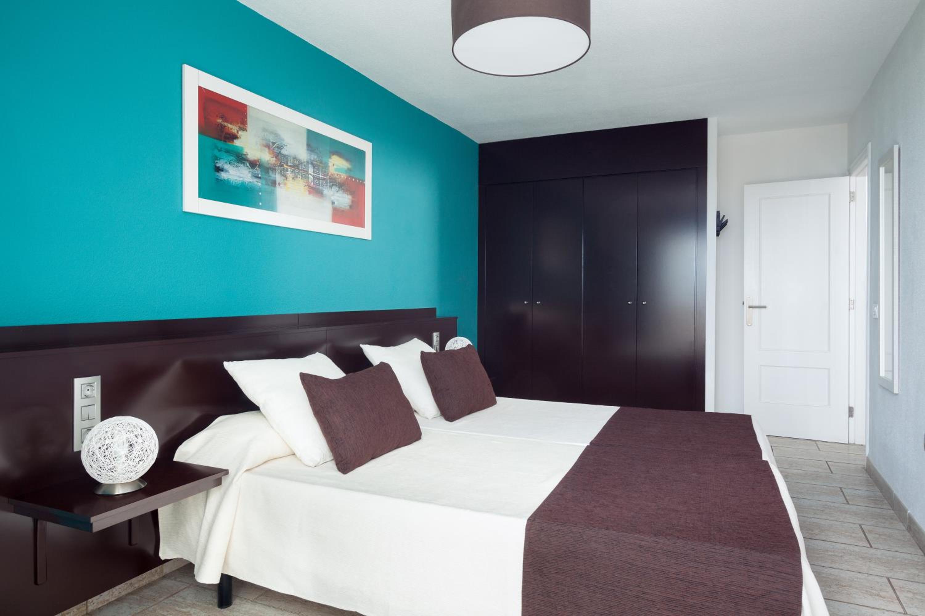 One-Bedroom Apartment with Pool View (2 Adults)