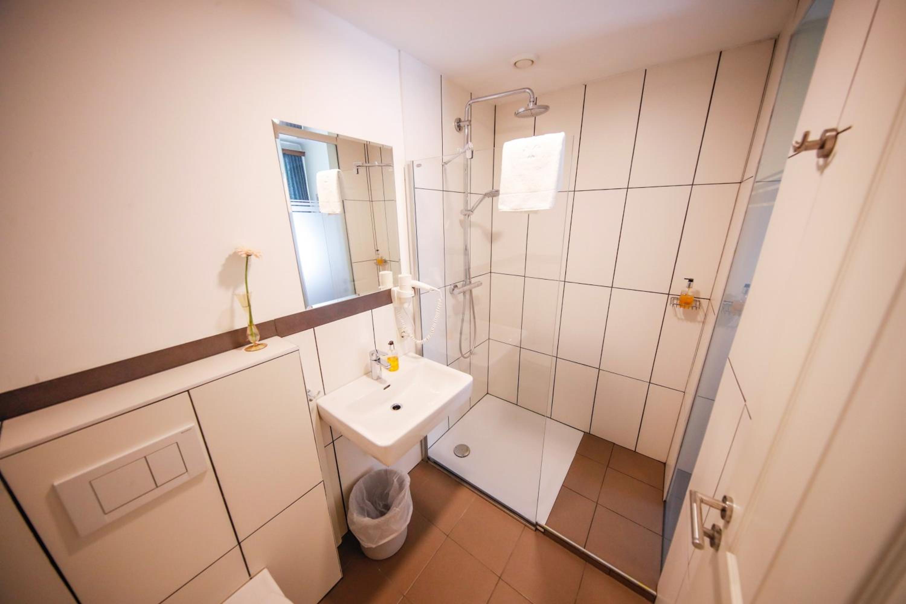 Budget Double Room with Street View