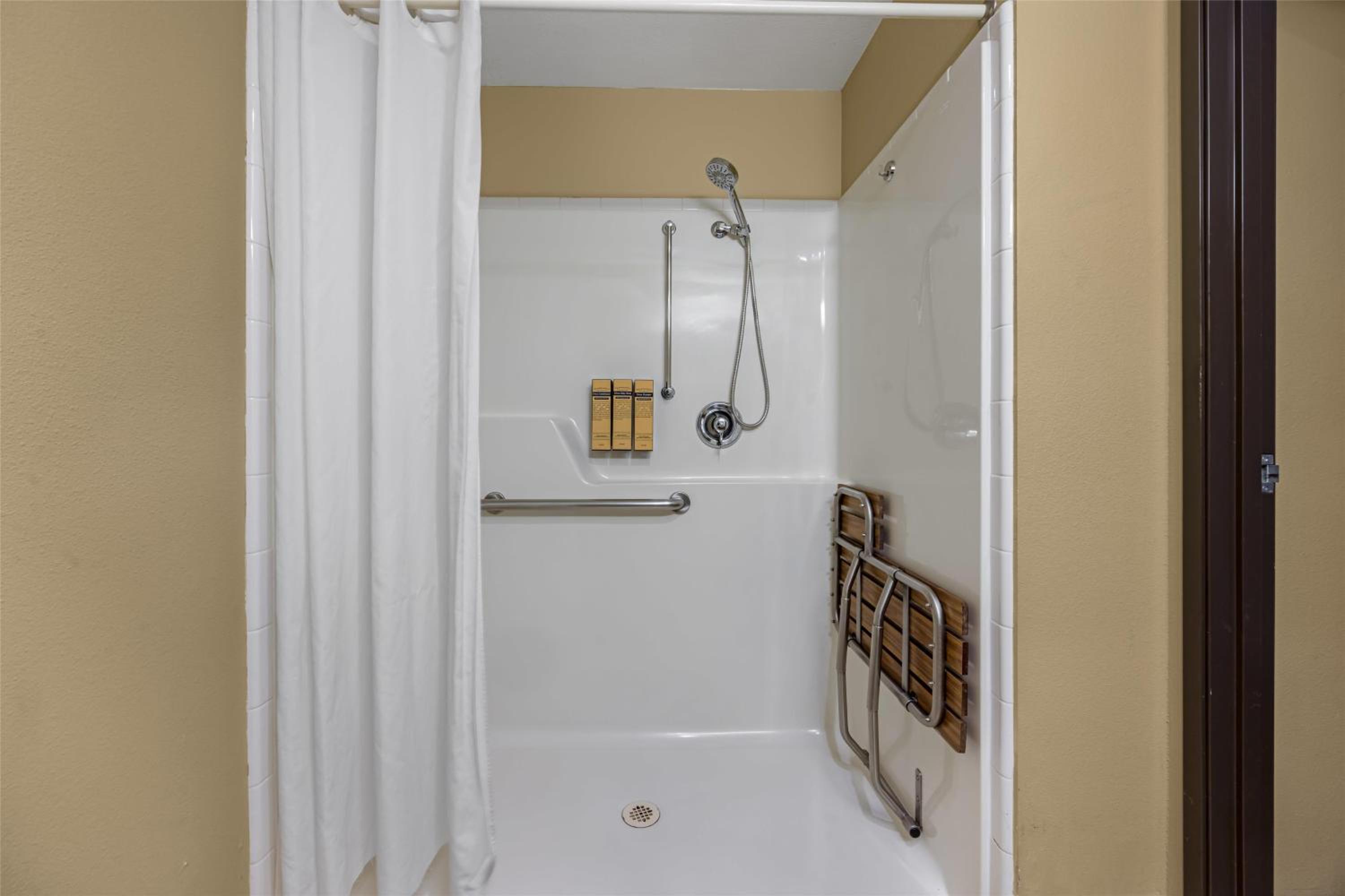 King Room with Roll-in Shower - Disability Access/Non-Smoking