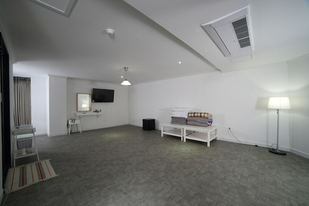 Suite (A, Base pax 5, Parking)