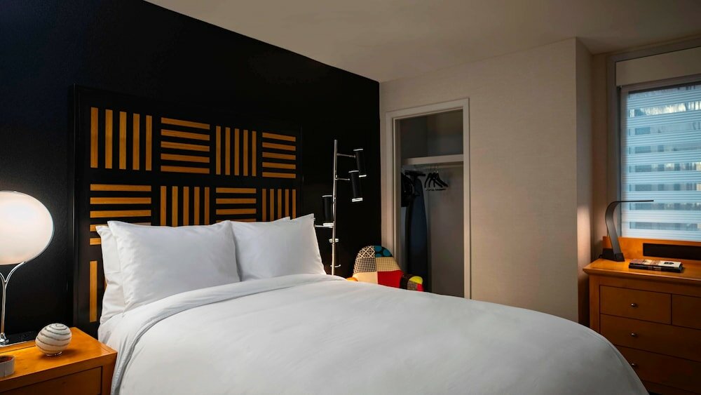 Standard Room, 1 King Bed, Non Smoking (Hearing Accessible)