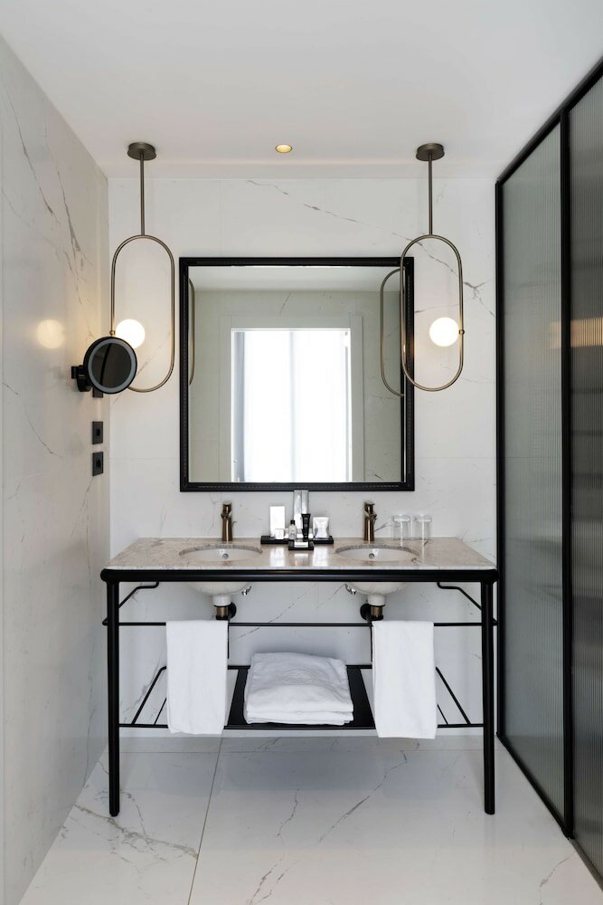 Junior Room (Renaissance Suite)