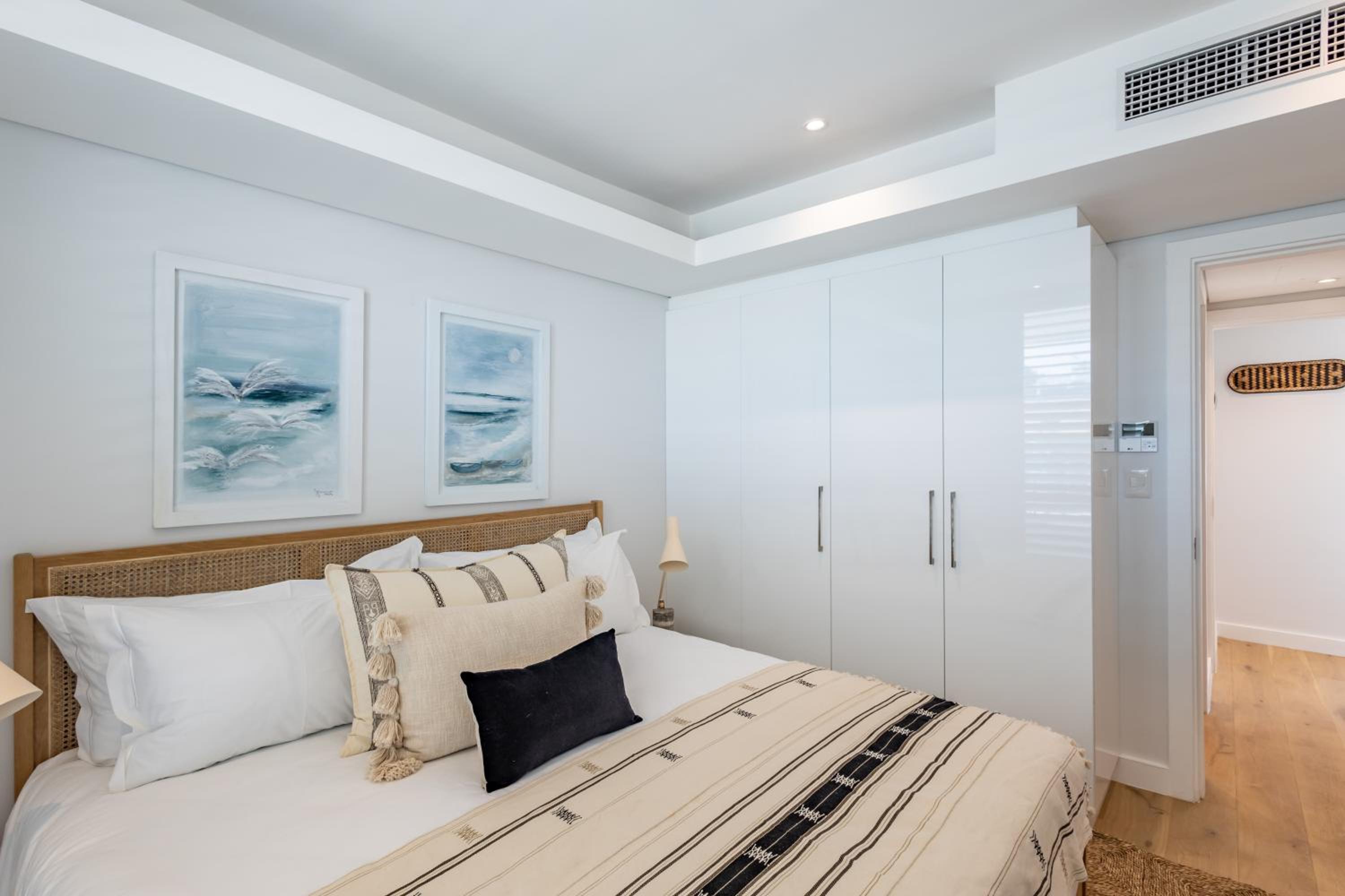 Three Bedroom Luxury Penthouse Apartment with Jacuzzi 405