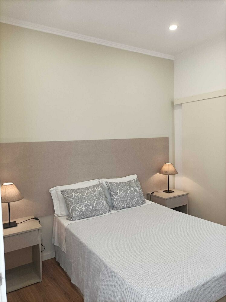 Basic Room, interior window