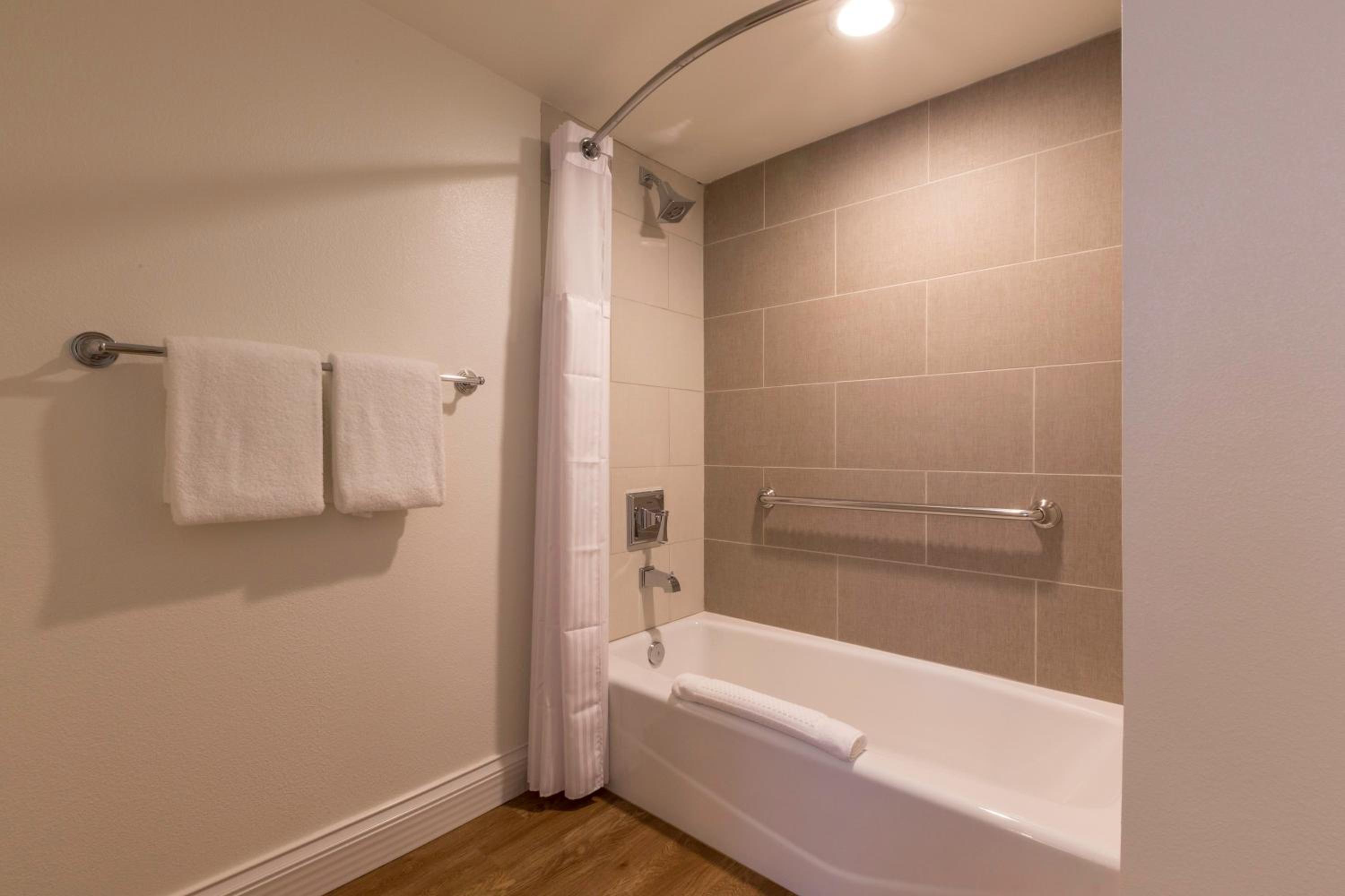 One-Bedroom Suite with Garden View