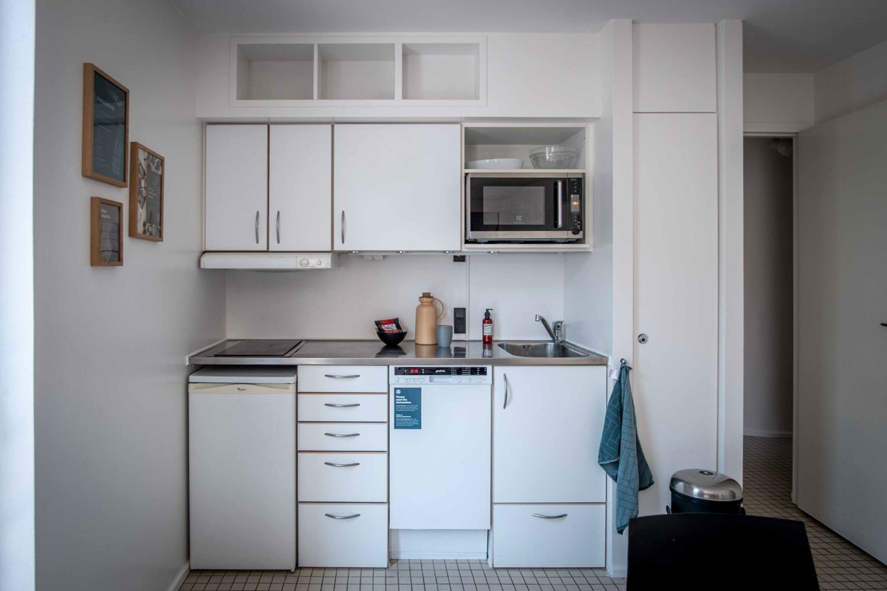 Three-Bedroom Apartment with Street View