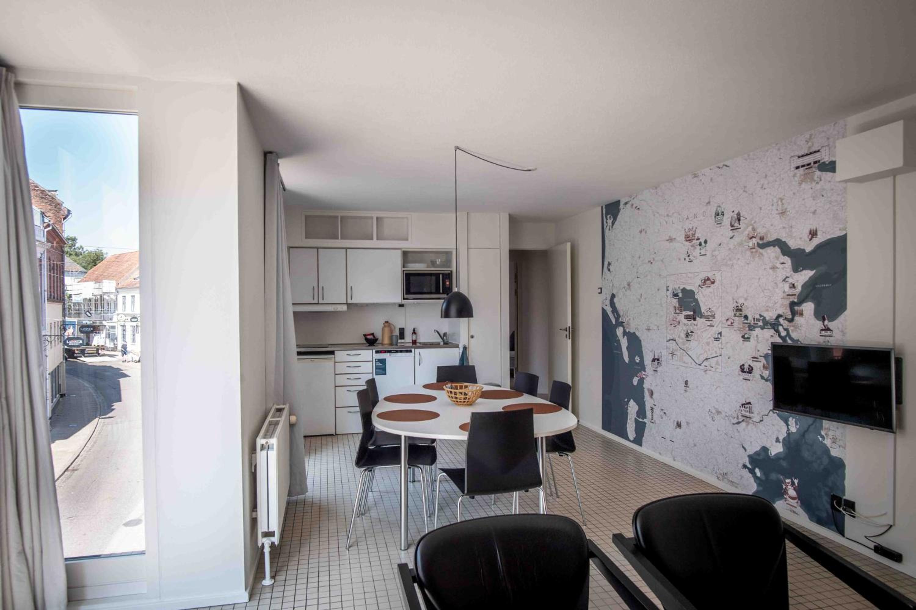 Three-Bedroom Apartment with Street View