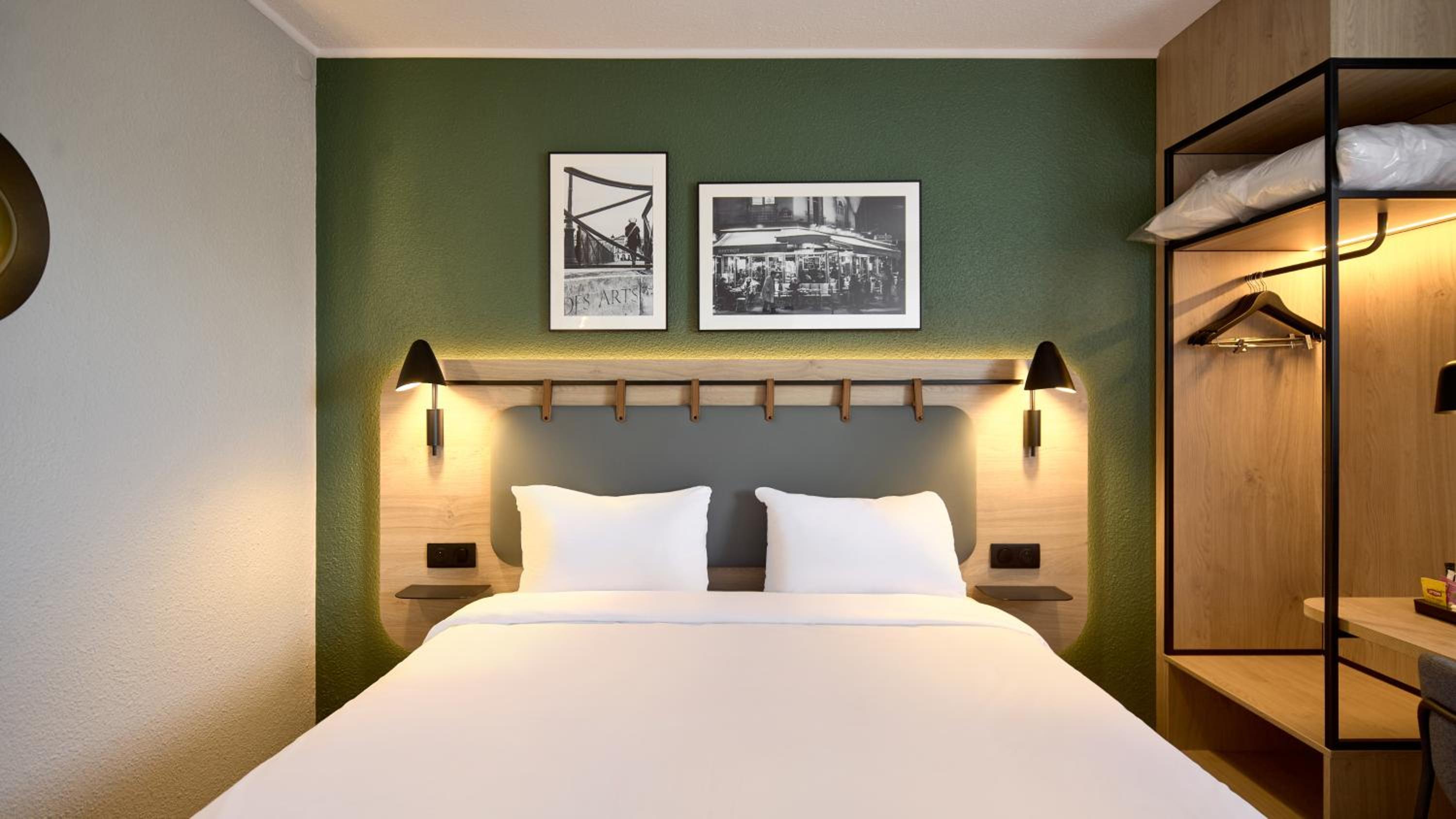 Standard Queen Room
