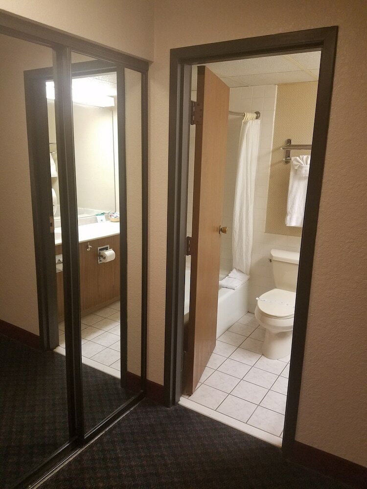 Executive Room, 1 King Bed, Balcony, Pool View