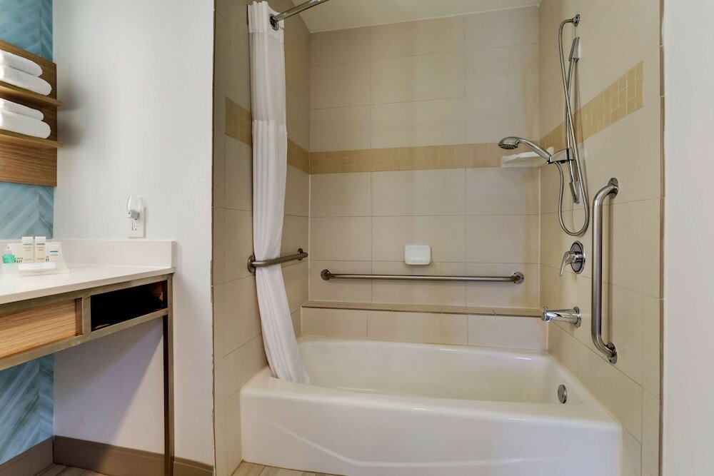 Suite, 1 King Bed, Accessible (Tub with Grab Bars)