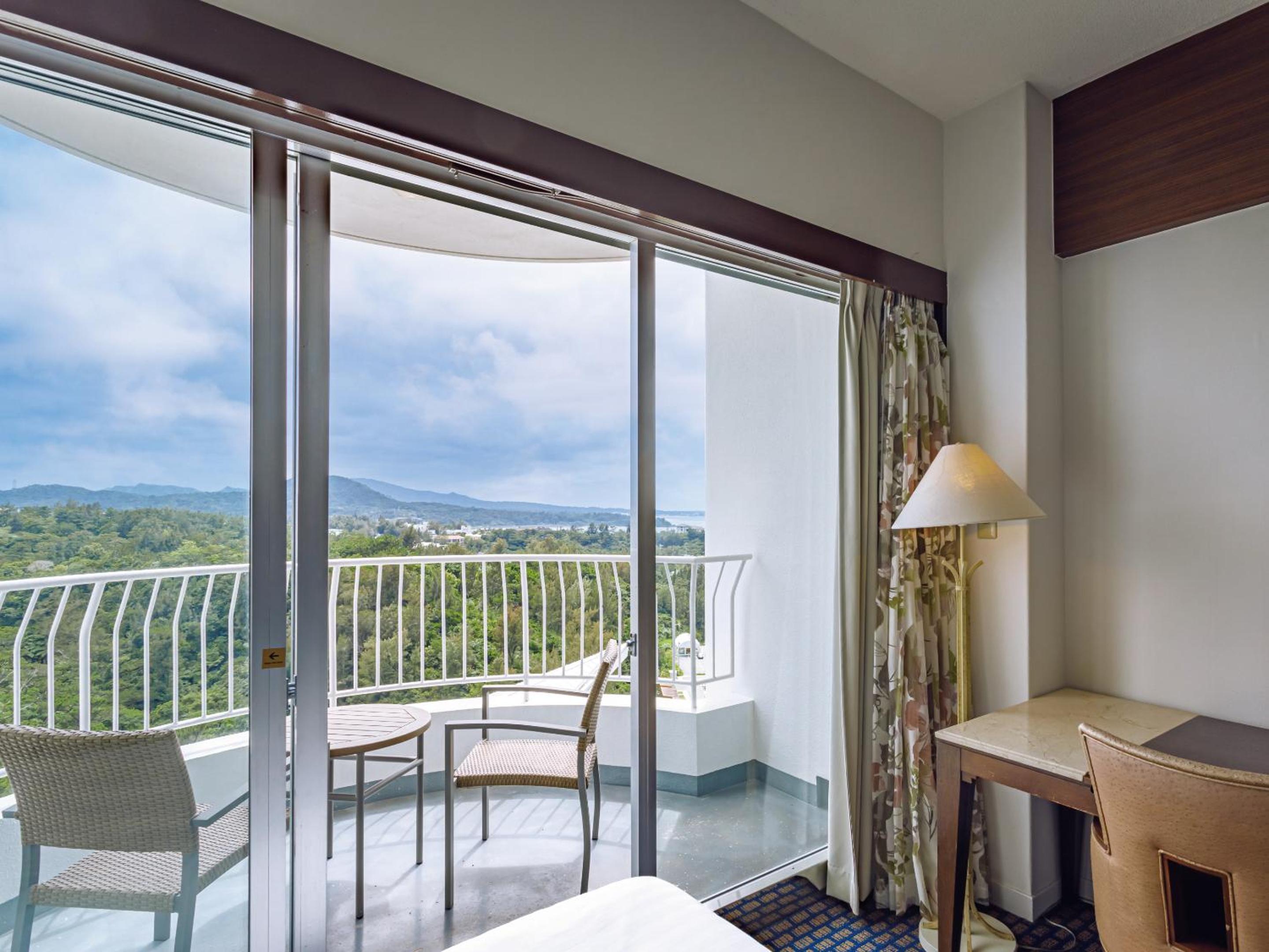 Ocean Tower - Partial Ocean View (For three people) (1th-3th floors)