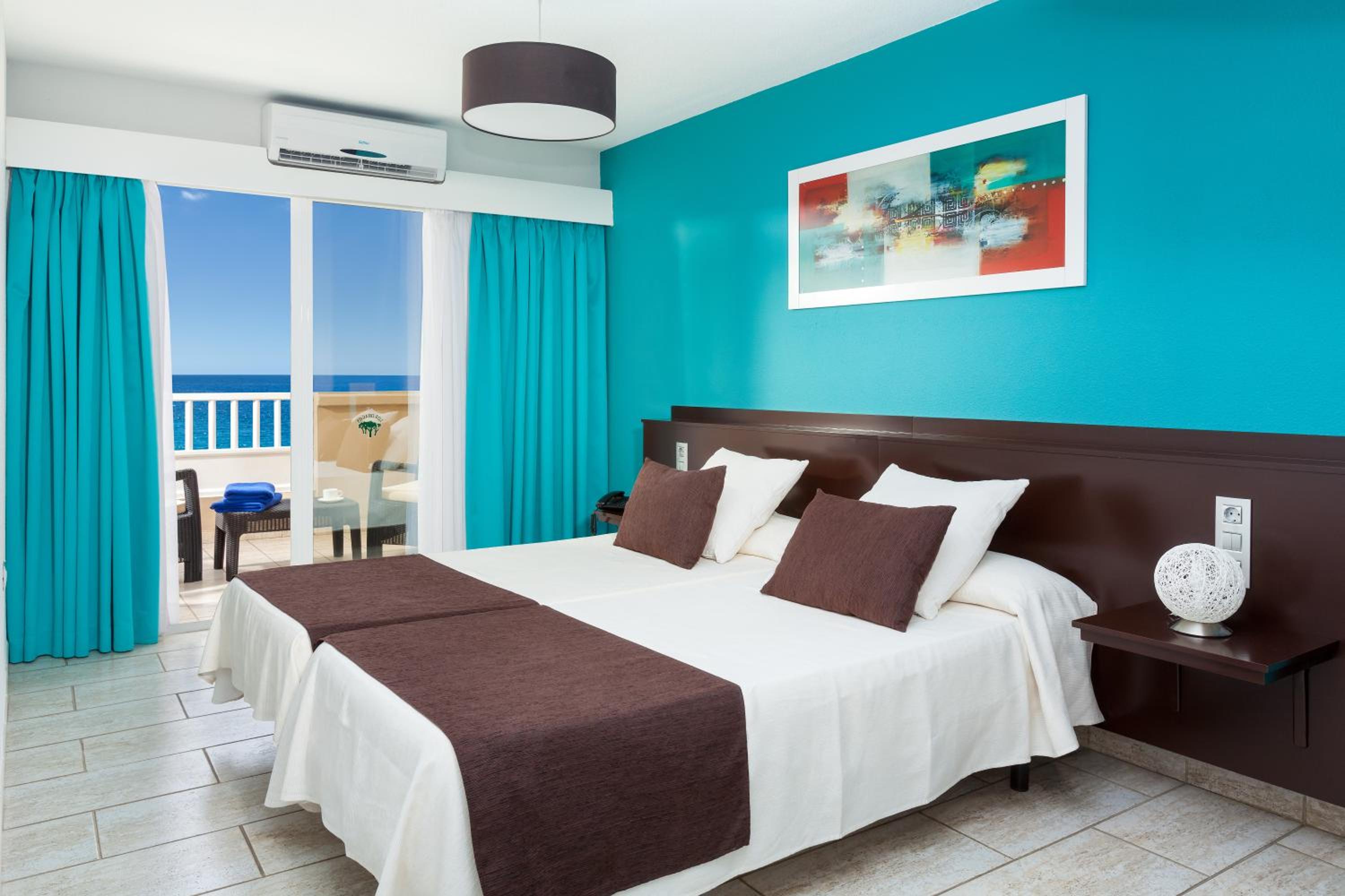 One-Bedroom Apartment with Sea View (2 Adults)