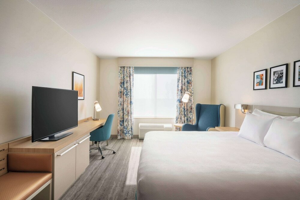 Premium Room, 1 King Bed (Drinks & Snacks)