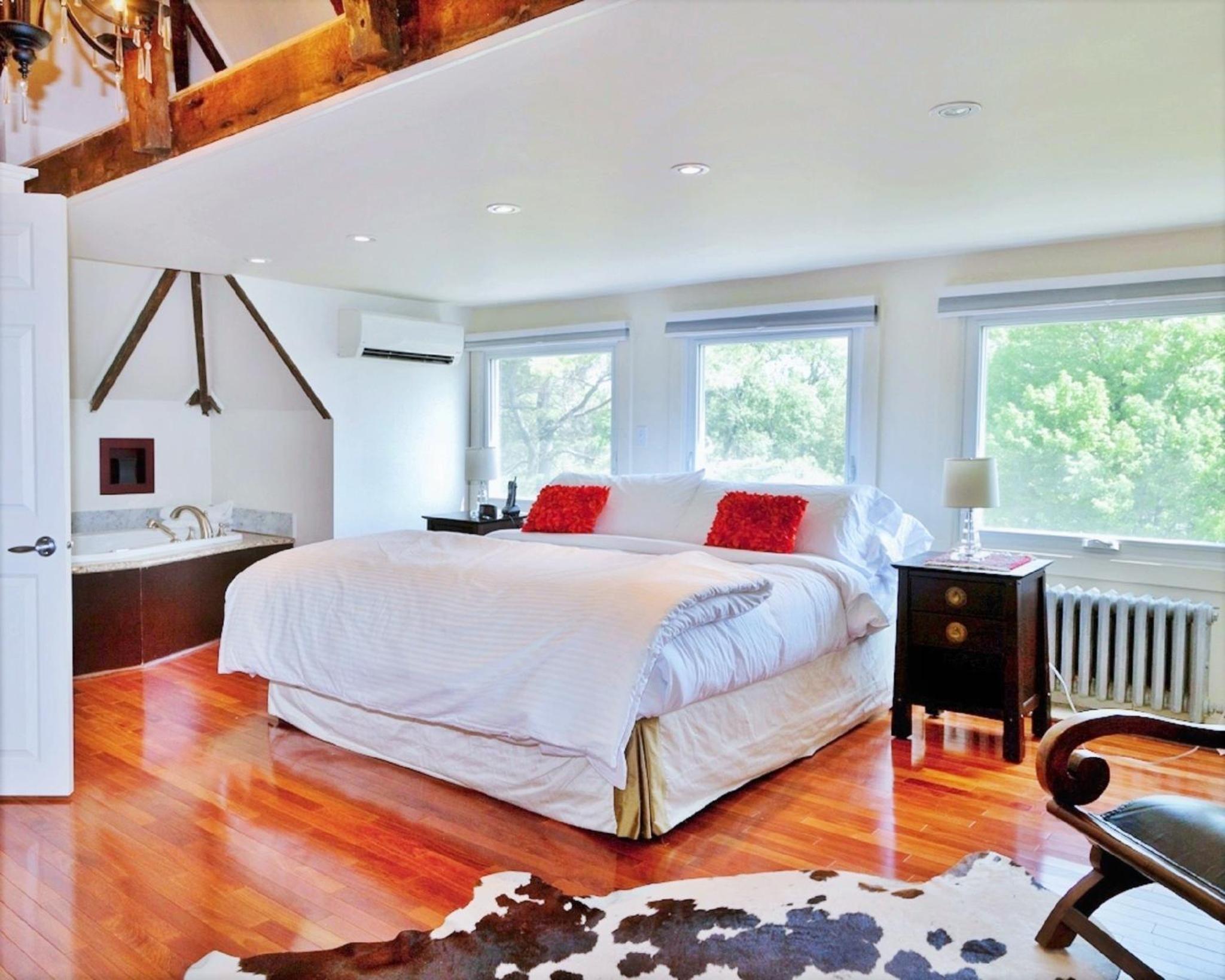 One-Bedroom King Suite with Sofa Bed