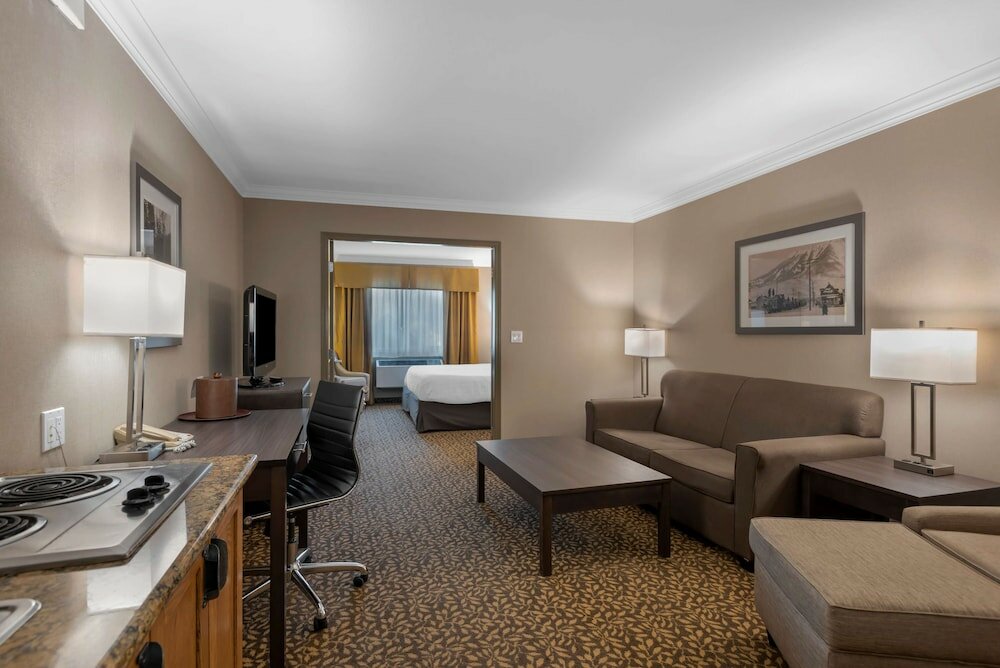 Suite, 2 Queen Beds, Non Smoking, Refrigerator & Microwave (with Sofabed)