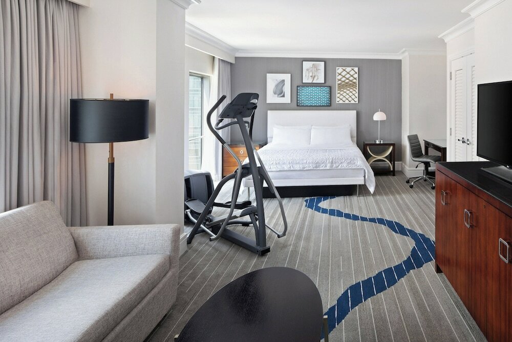 Executive Studio Suite, 1 King Bed with Sofa bed, City View