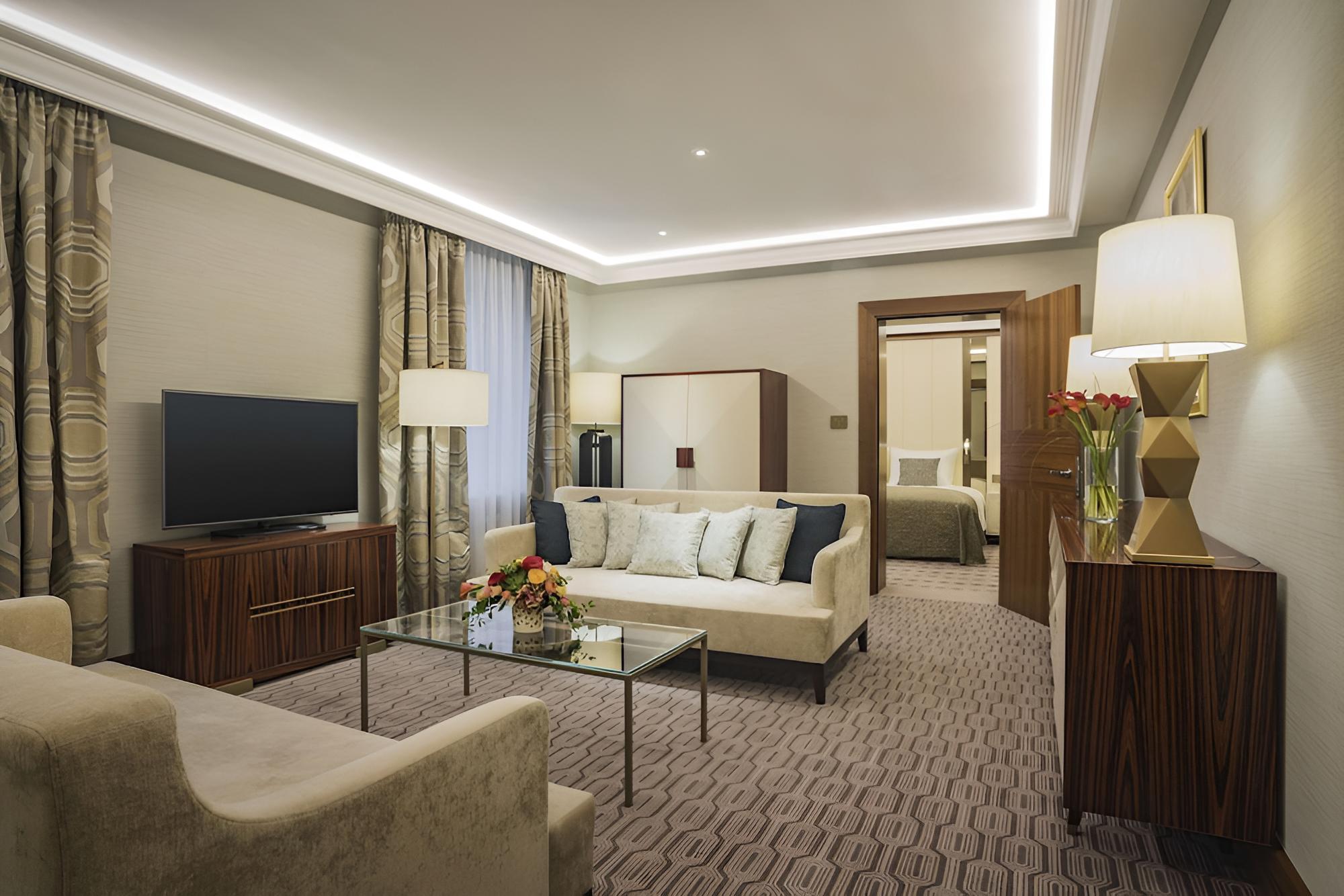 Deluxe Suite, Courtyard View