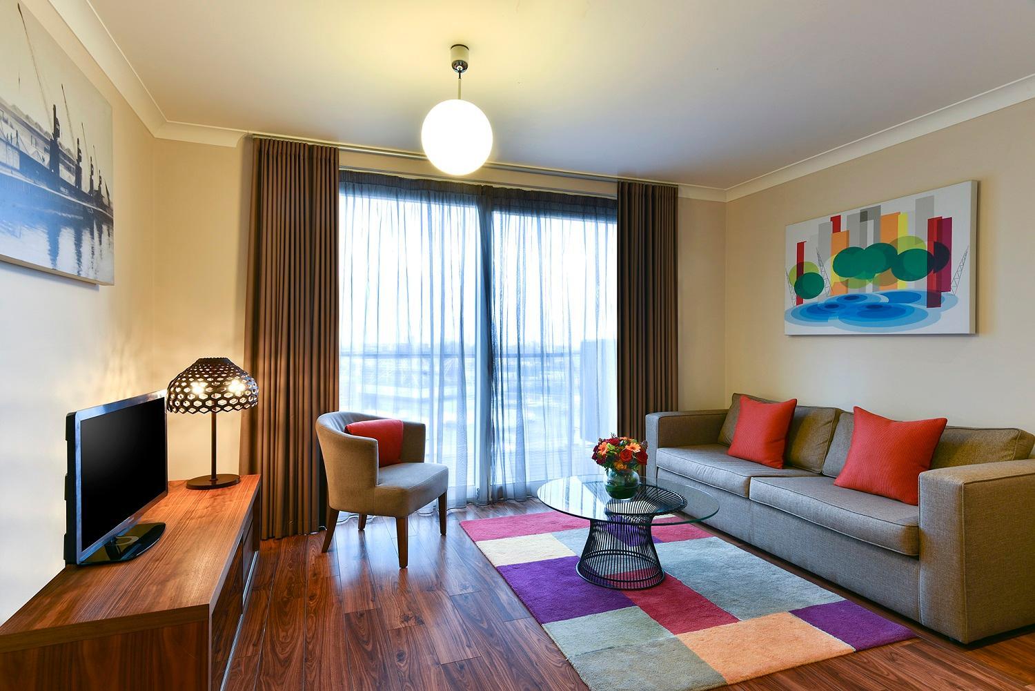 Deluxe One-Bedroom Apartment