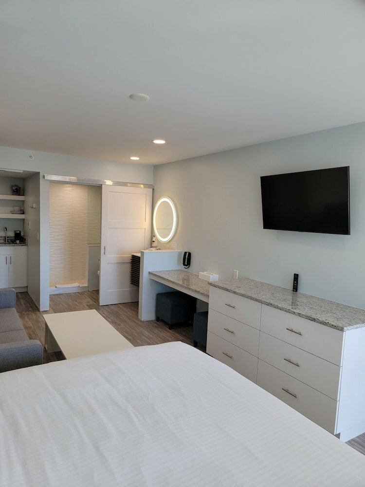 Studio Suite, 1 King Bed and 1 Queen Sleeper Sofa bed, No Elevator Access