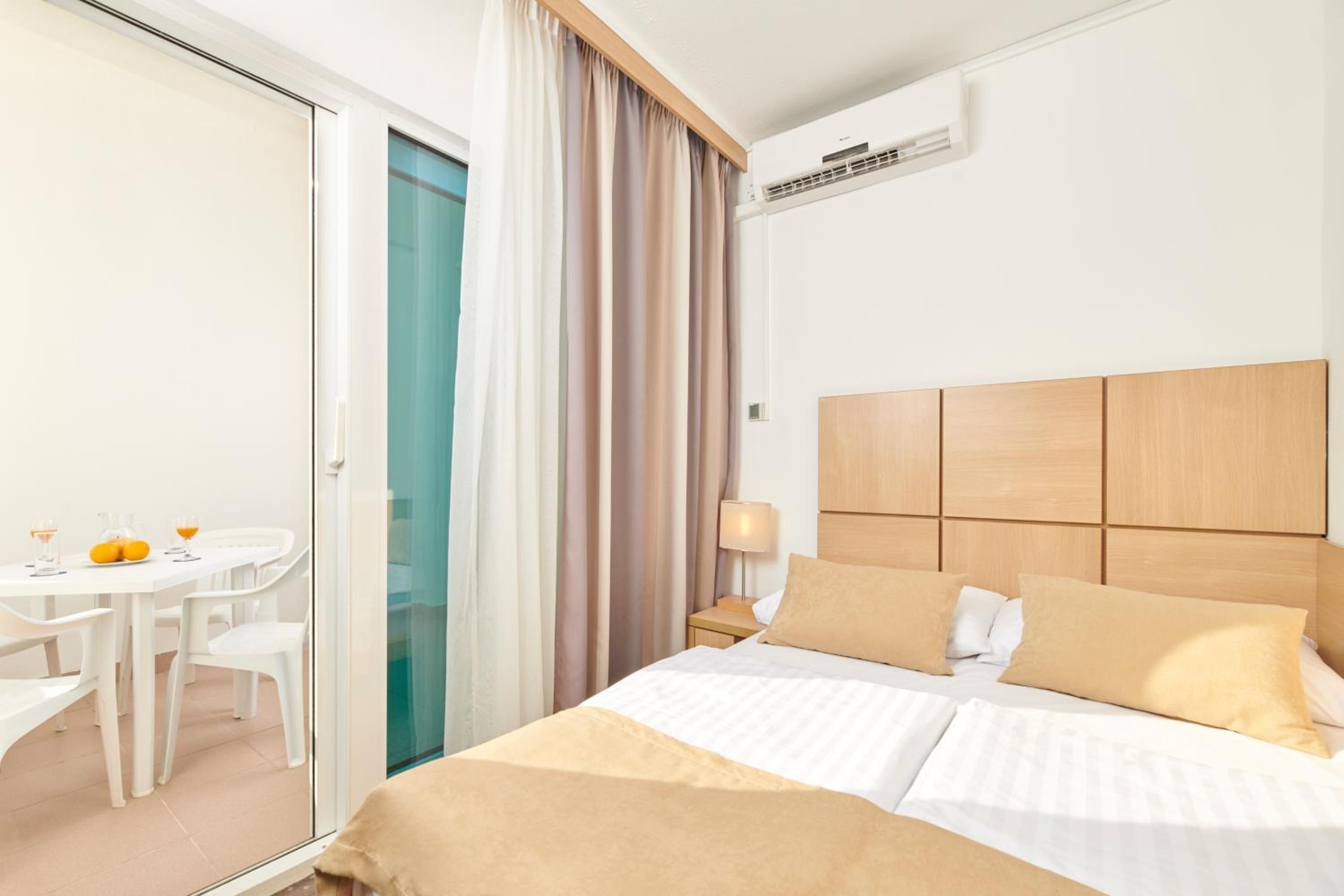 Comfort Family Room with Balcony